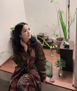 Vietnamese Star Updates: Lan Phuong's Health Concerns and Hoai Linh's Humble Ride - image 43