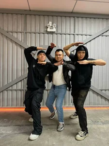 Vietnamese Star Updates: Lan Phuong's Health Concerns and Hoai Linh's Humble Ride - image 44
