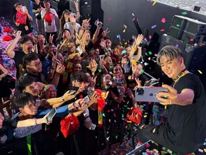 Vietnamese Star Updates: Lan Phuong's Health Concerns and Hoai Linh's Humble Ride - image 38