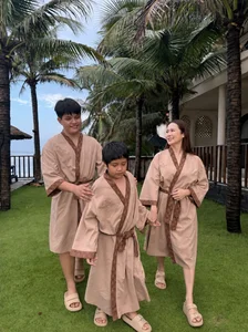Vietnamese Star Updates: Lan Phuong's Health Concerns and Hoai Linh's Humble Ride - image 14