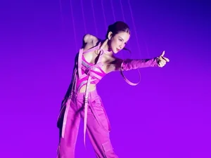 Style Comparison: The Radiant Charm of Hari Won vs. Diep Lam Anh - image 0