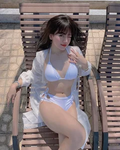 Stunning Bikini Photoshoot of Influencer Bao Han Helia: A Visual Gallery of Summer Style - image 7