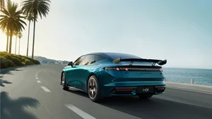 Lynk & Co 10+ Revealed: A 912-HP Electric Beast Redefining High-Performance Sedans - image 4