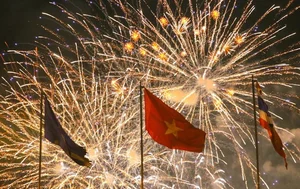 Ho Chi Minh City Sky Lights Up with Fireworks for National Day - image 6