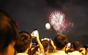 Ho Chi Minh City Sky Lights Up with Fireworks for National Day - image 3