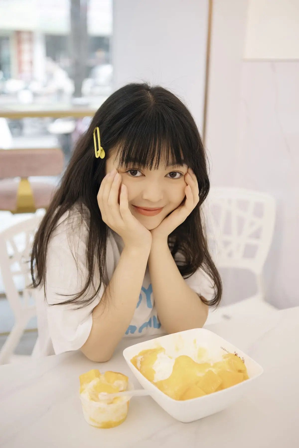 YiTuYu Vol.8664: Kikooo's Fresh Summer Charm – A Glimpse of Lively Urban Beauty