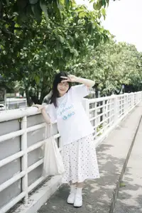 YiTuYu Vol.8664: Kikooo's Fresh Summer Charm – A Glimpse of Lively Urban Beauty - image 11