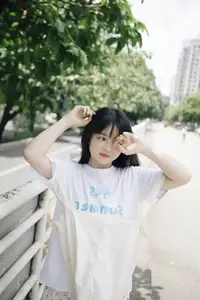 YiTuYu Vol.8664: Kikooo's Fresh Summer Charm – A Glimpse of Lively Urban Beauty - image 7