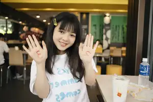 YiTuYu Vol.8664: Kikooo's Fresh Summer Charm – A Glimpse of Lively Urban Beauty - image 6
