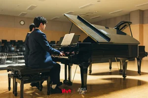Song Kang, Lee Jun Young, and Jang Gyuri Star in New Music Drama - image 2