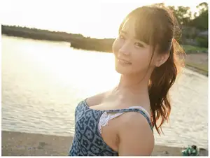 Narumi Hirose: Allure Amidst Nature's Dynamic Flow - Tukuku - image 0