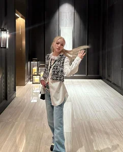 Singer Phuong Ly Surprised by 'Yogurt Feeding' Moment During Instagram Livestream - image 1