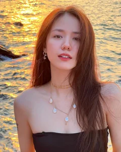 Singer Phuong Ly Surprised by 'Yogurt Feeding' Moment During Instagram Livestream - image 3