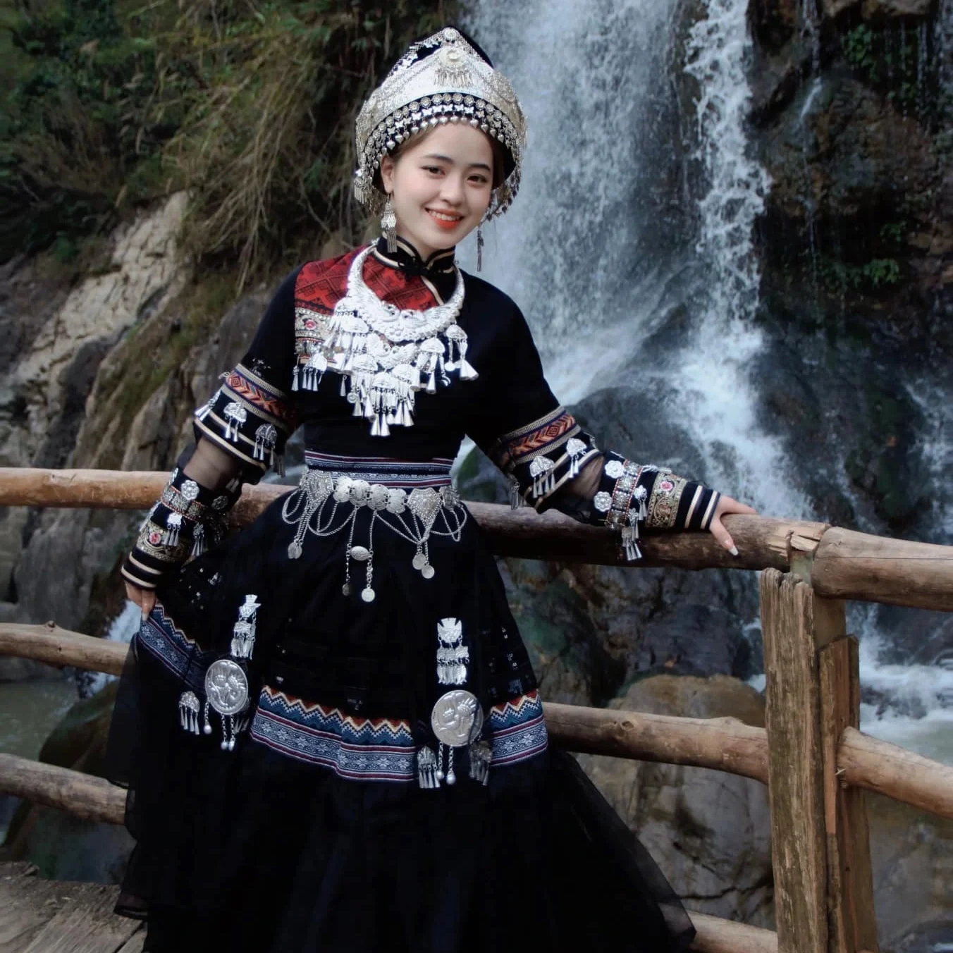 The Ha Giang Flower Girl: From Viral Street Vendor to Modern Social Media Star Vuong Thi Sinh