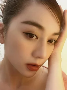 Chi Pu Stuns in Tight Red Dress While Hoa Minzy Enjoys a Korean Getaway - image 1