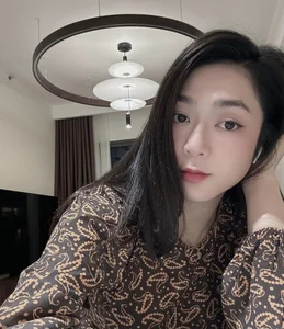 Chi Pu Stuns in Tight Red Dress While Hoa Minzy Enjoys a Korean Getaway - image 0