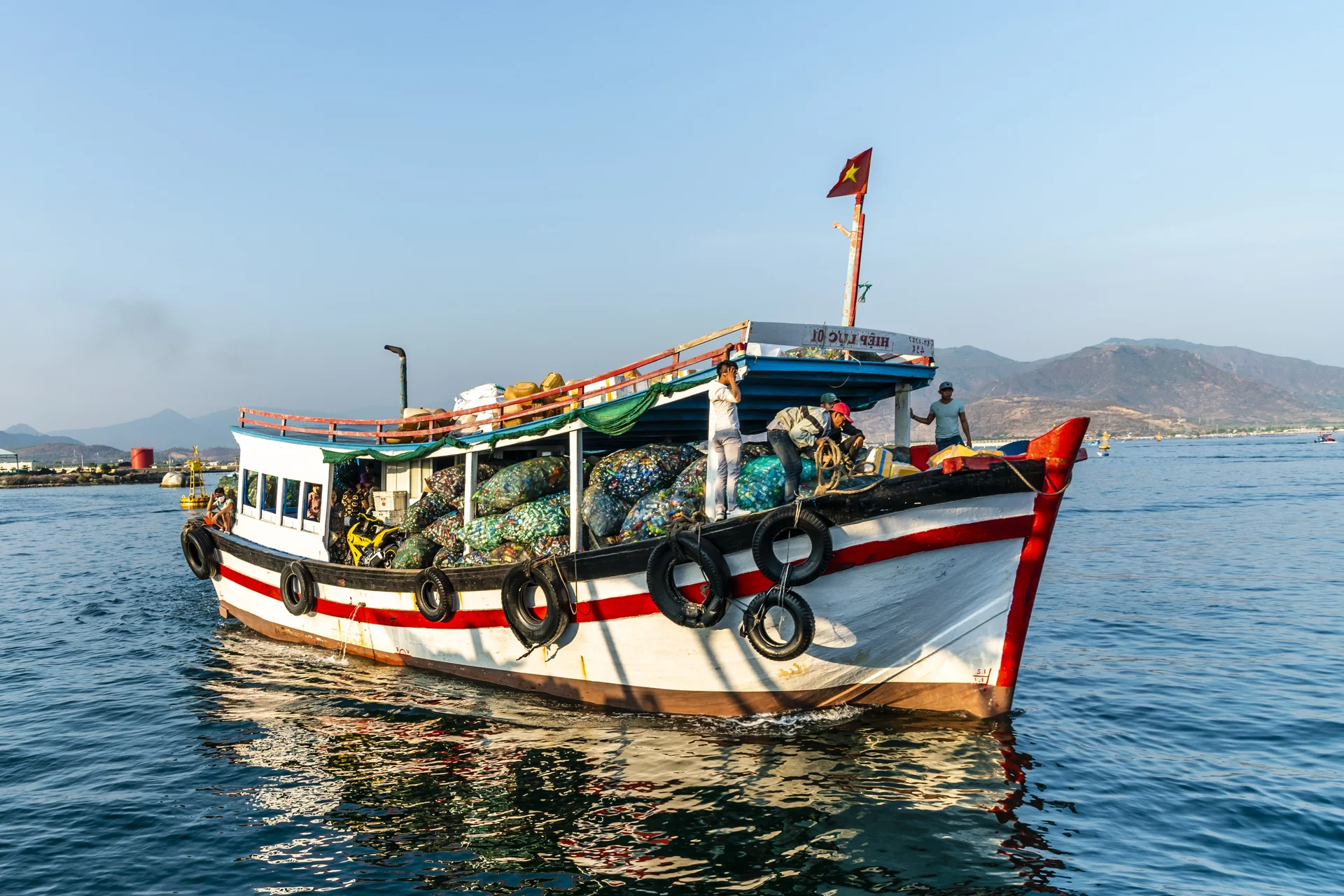 Action for Green Ocean: 10 Award-Winning Photos for Marine Conservation