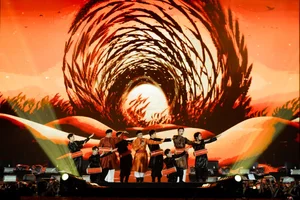The 'Anh Tai' Ignite the Stage: Highlights from the Explosive Concert Day 5 - image 3