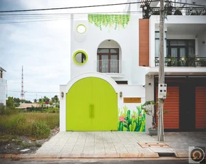 Modern 5m Frontage Tube Houses with Beautiful Skylight Designs - image 1