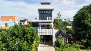 Modern 5m Frontage Tube Houses with Beautiful Skylight Designs - image 0