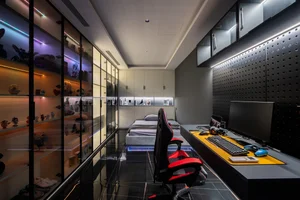 Luxury Dark-Toned 210m2 Apartment: Merging Two Units into One - image 4