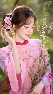 Dreamy Muse Aesthetic: Gentle and Charming Portrait Photography - image 0