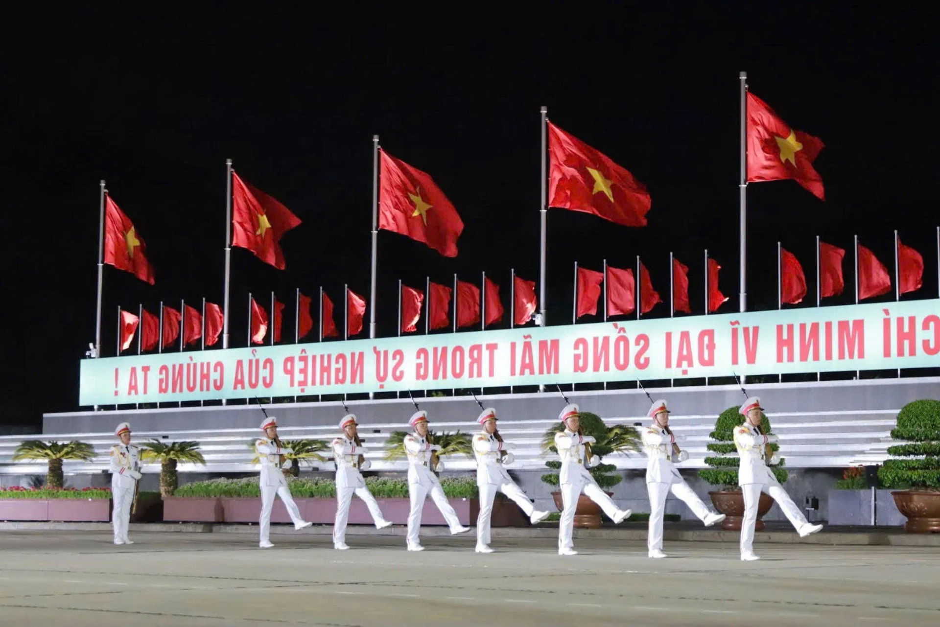 Under the Glorious Flag: A Masterpiece of Vietnamese Cultural Unity and Artistic Excellence