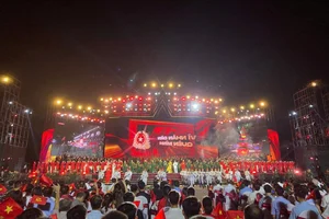 Under the Glorious Flag: A Masterpiece of Vietnamese Cultural Unity and Artistic Excellence - image 4