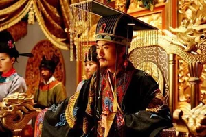 The Rise of Powerful Eunuchs and the Scandal of Imperial Concubines - image 1