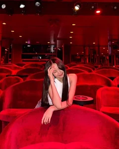 BLACKPINK Lisa's Bold Crazy Horse Cabaret Performance Sparks Global Debate - image 4