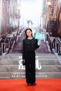 Vietnamese Celebrities Gather for Premiere of Lady Gaga's New Movie - image 6