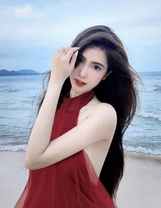 The 56cm Waist Phenomenon: How This Influencer Turned Her Unique Look Into a Fortune - image 11