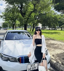 The 56cm Waist Phenomenon: How This Influencer Turned Her Unique Look Into a Fortune - image 1