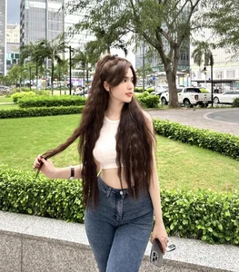 The 56cm Waist Phenomenon: How This Influencer Turned Her Unique Look Into a Fortune - image 5