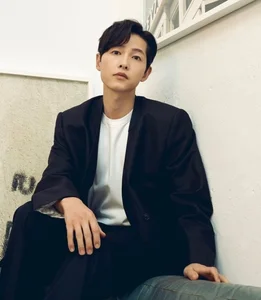 Song Joong Ki Spends Big on Luxury Outfits for His Newborn Son - image 5