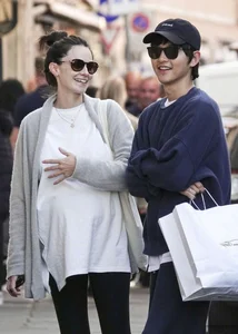 Song Joong Ki Spends Big on Luxury Outfits for His Newborn Son - image 4