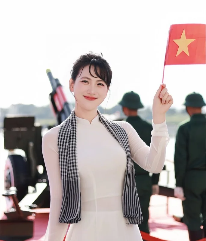 Phuong Anh Dao Radiates Elegance in Traditional Ao Dai for April 30th