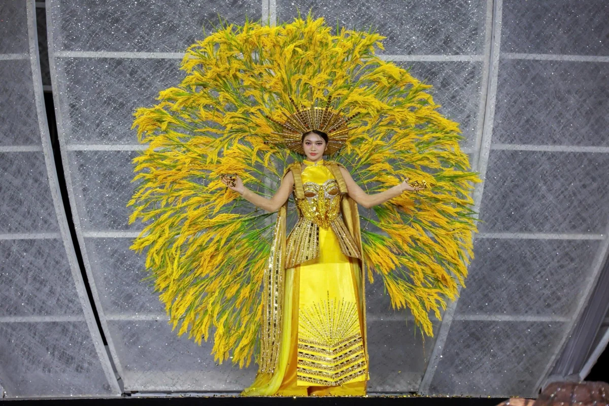 Beauty Queens Showcase Elegant Ao Dai Designs on Nguyen Hue Walking Street