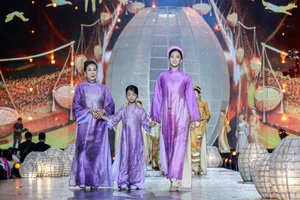 Beauty Queens Showcase Elegant Ao Dai Designs on Nguyen Hue Walking Street - image 6