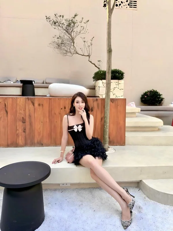 Off-Duty Flight Attendant Stuns with Beauty Queen Style and Fashion