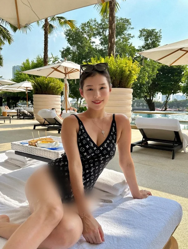 One-Piece Bikini Trends: How This Hot Girl Rocks the Monokini Look
