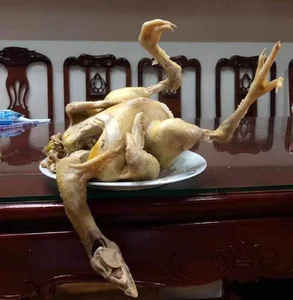 Cười ra nước mắt với những màn luộc gà cúng Tết 'thảm họa' - image 20