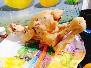 Cười ra nước mắt với những màn luộc gà cúng Tết 'thảm họa' - image 0