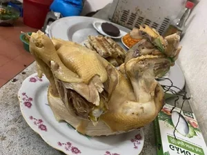 Cười ra nước mắt với những màn luộc gà cúng Tết 'thảm họa' - image 4