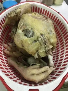 Cười ra nước mắt với những màn luộc gà cúng Tết 'thảm họa' - image 13