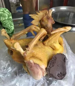 Cười ra nước mắt với những màn luộc gà cúng Tết 'thảm họa' - image 7