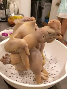 Cười ra nước mắt với những màn luộc gà cúng Tết 'thảm họa' - image 9