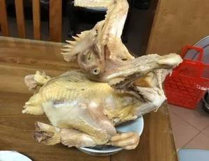 Cười ra nước mắt với những màn luộc gà cúng Tết 'thảm họa' - image 19
