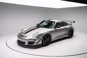 Porsche 911 GT3 RS 4.0 Sold for Over 60 Billion VND After 14 Years - image 7