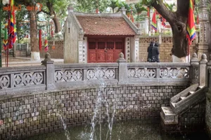 Ancient Mysteries: Explaining the Unusual Symbols at Thang Long’s West Guarding Temple - image 3